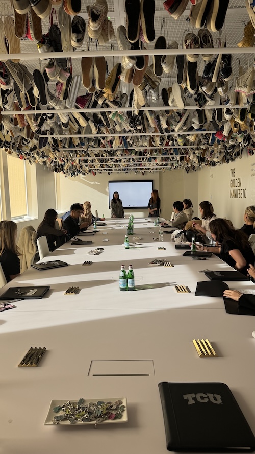 students meet at Golden Goose